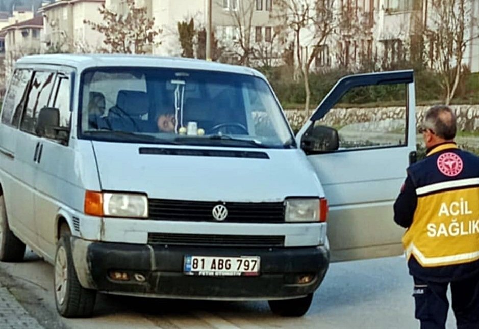 Minibüsünü park ederken kalp krizi geçirip öldü