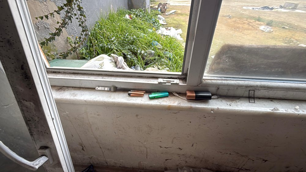 Beşiktaş'ta iki kardeş prefabrik evde ölü bulundu