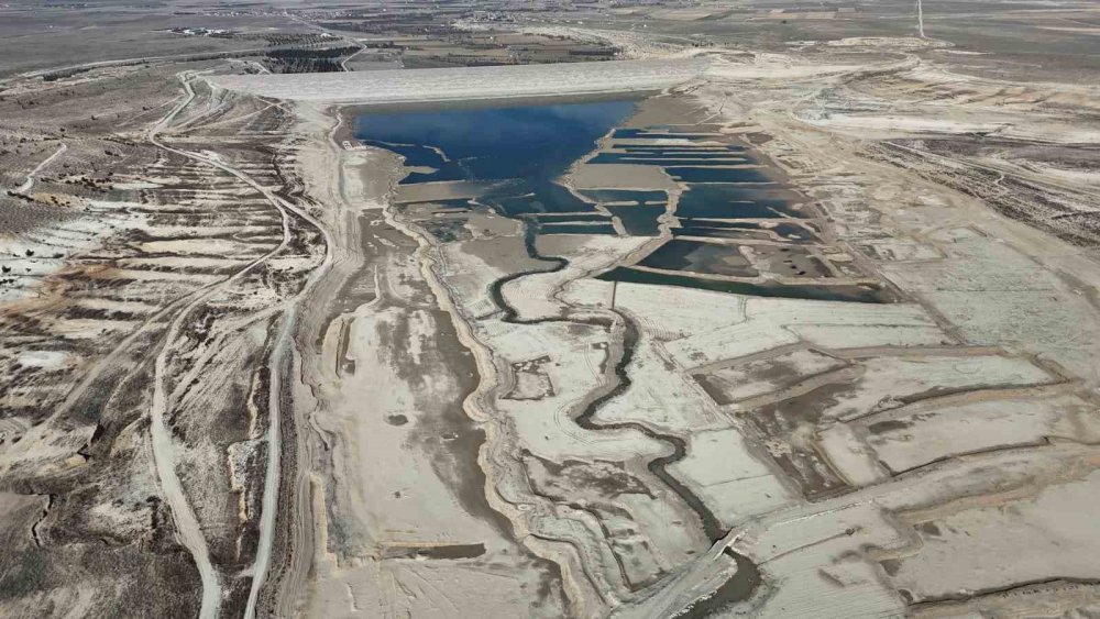 Konya Ovası'nda tehlike... 50 yıllık ihtiyaç için yapılan baraj kuruma noktasına geldi