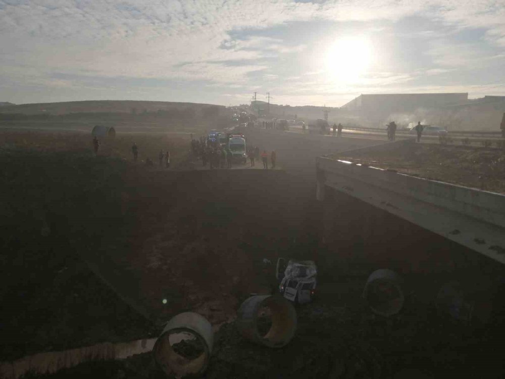 Servis minibüsü dere yatağına uçtu: 2 ölü, 13 yaralı