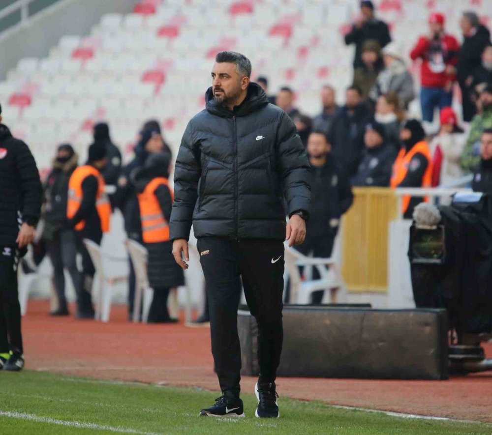 Sivas'ta unutulmayacak maç! Kırmızı kart, istifa...