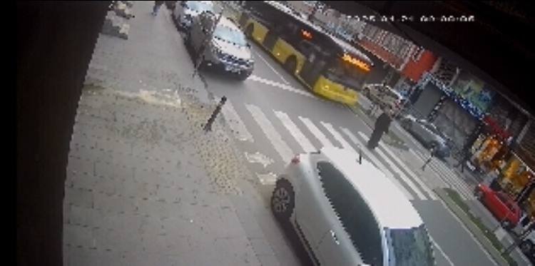 Otobüsün çarptığı kadın hayatını kaybetti