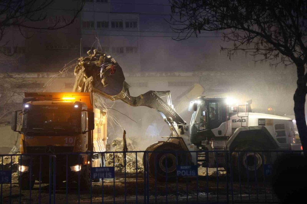 Konya'da çöken binadan son anda çıkan kardeşler: Her şeyimizi kaybettik