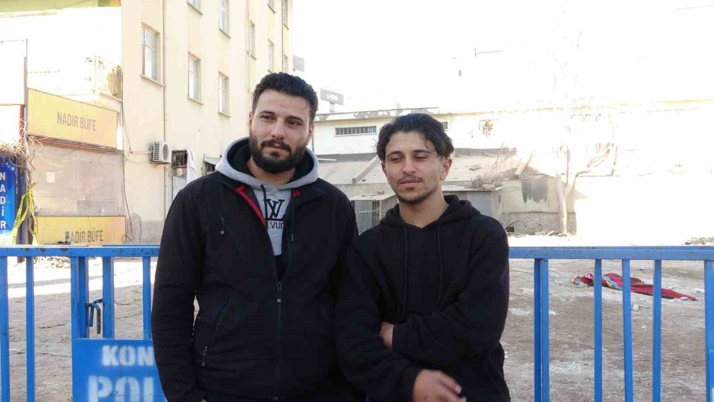 Konya'da çöken binadan son anda çıkan kardeşler: Her şeyimizi kaybettik