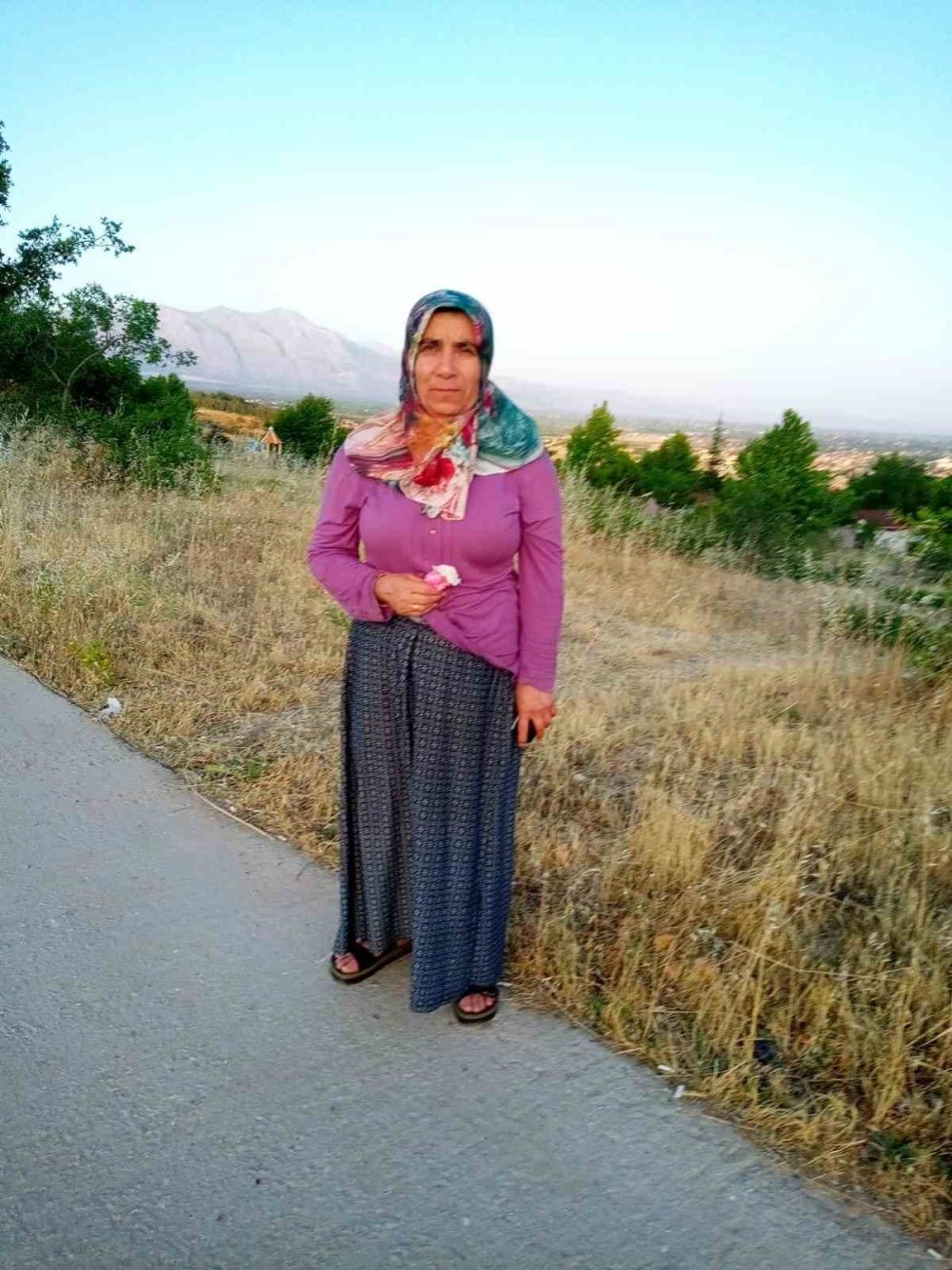 'Komşuya gidiyorum' demişti, bahçede çuvalda cesedi bulundu