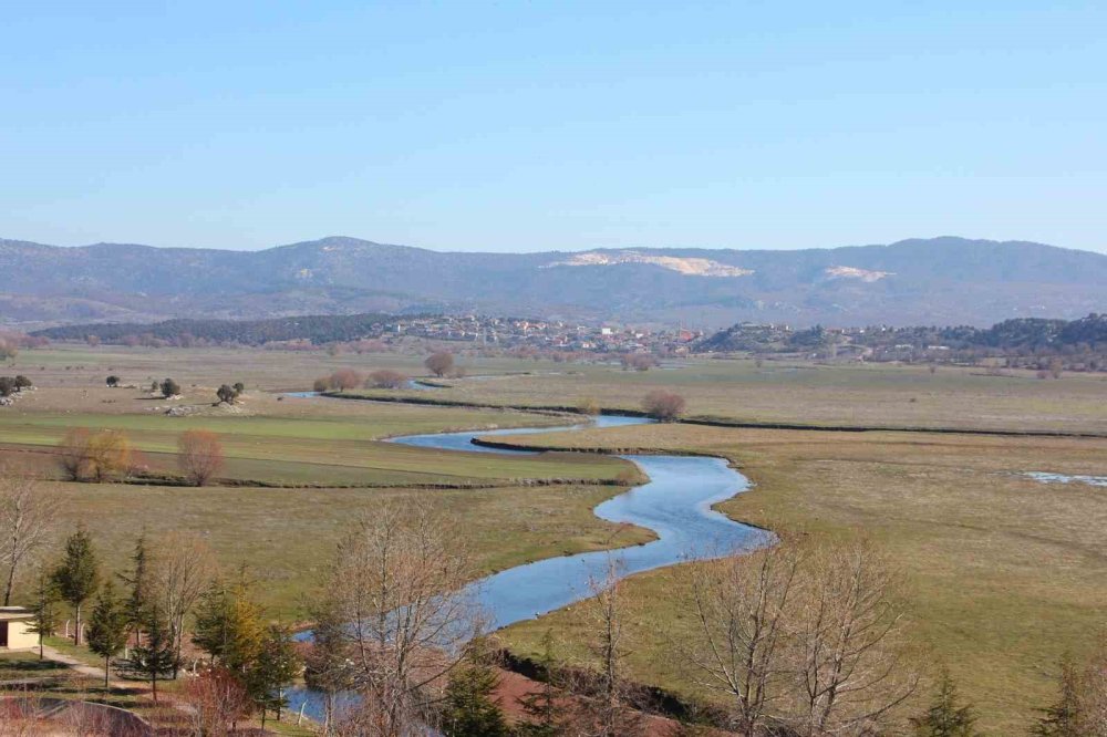 Konya'da kış ortasında dere kurudu