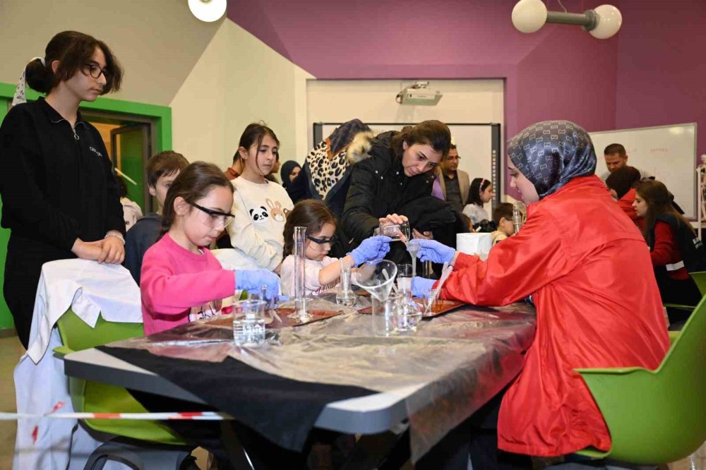 Konya'daki öğrenciler yarıyıl tatilinde Bilim Merkezi'ne akın etti