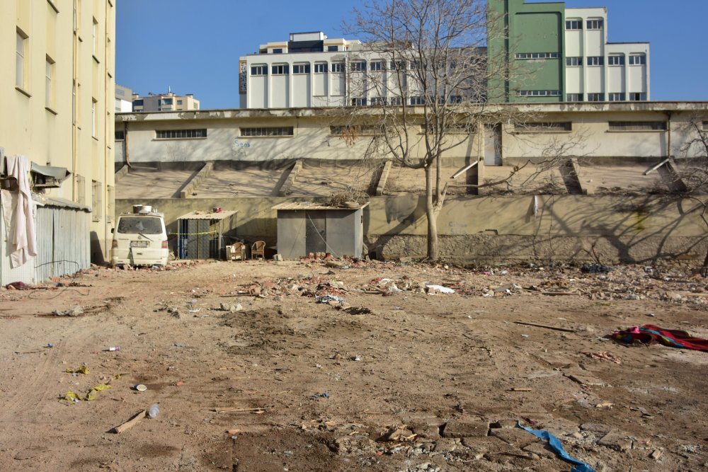 Konya'da çöken 4 katlı binayı yapan müteahhit gözaltında