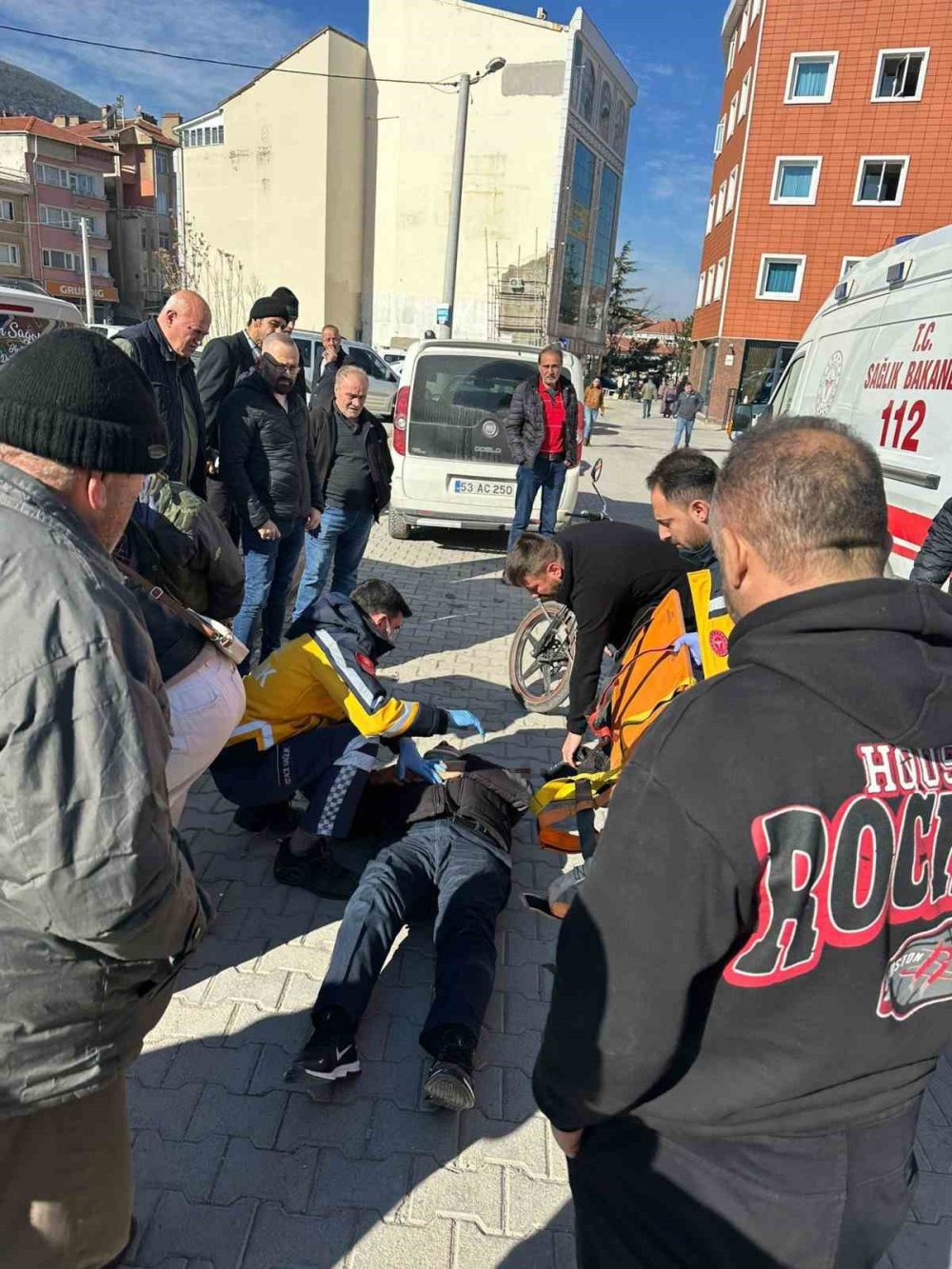 Konya’da otomobil motosikletle çarpıştı