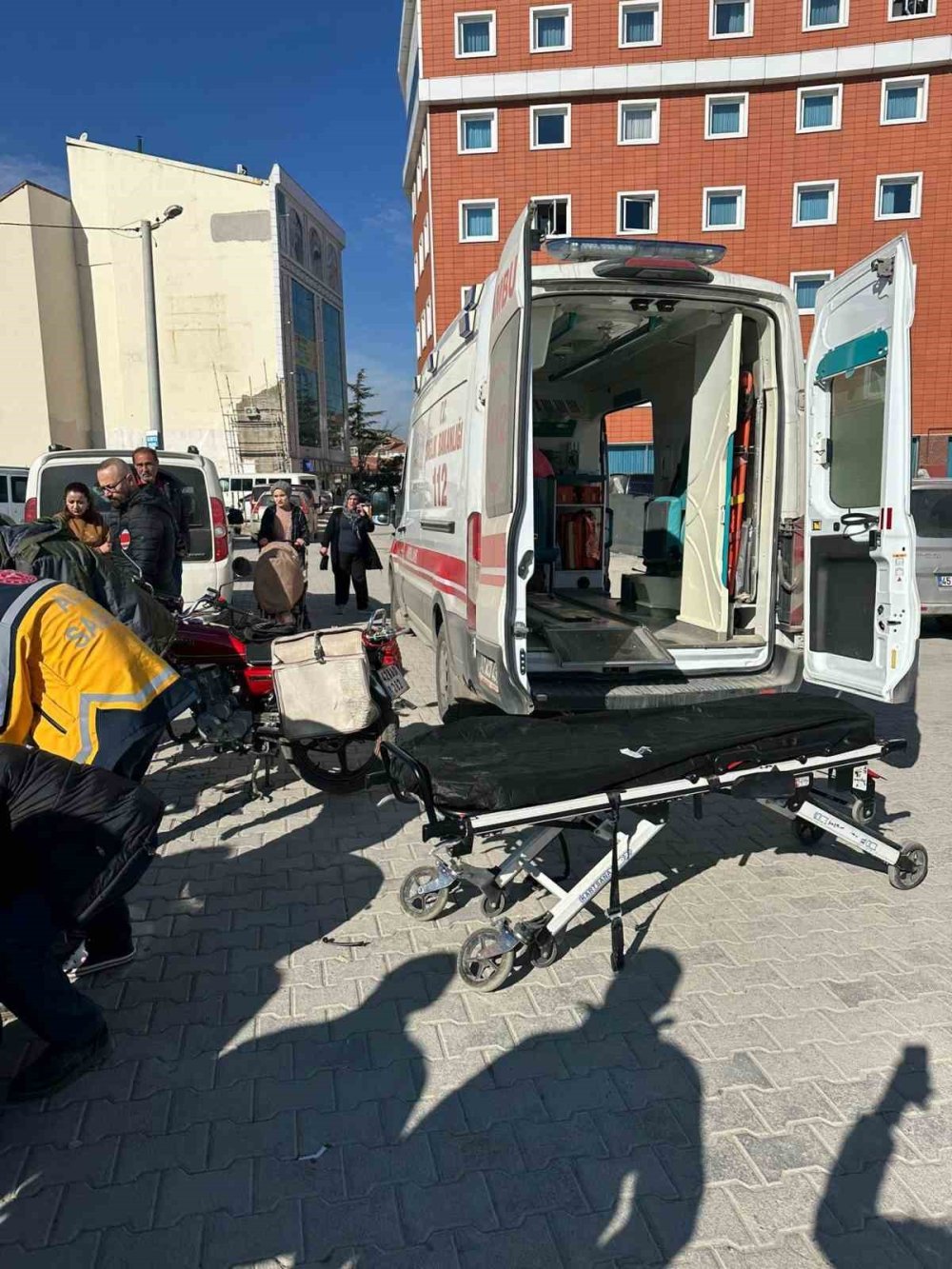 Konya’da otomobil motosikletle çarpıştı