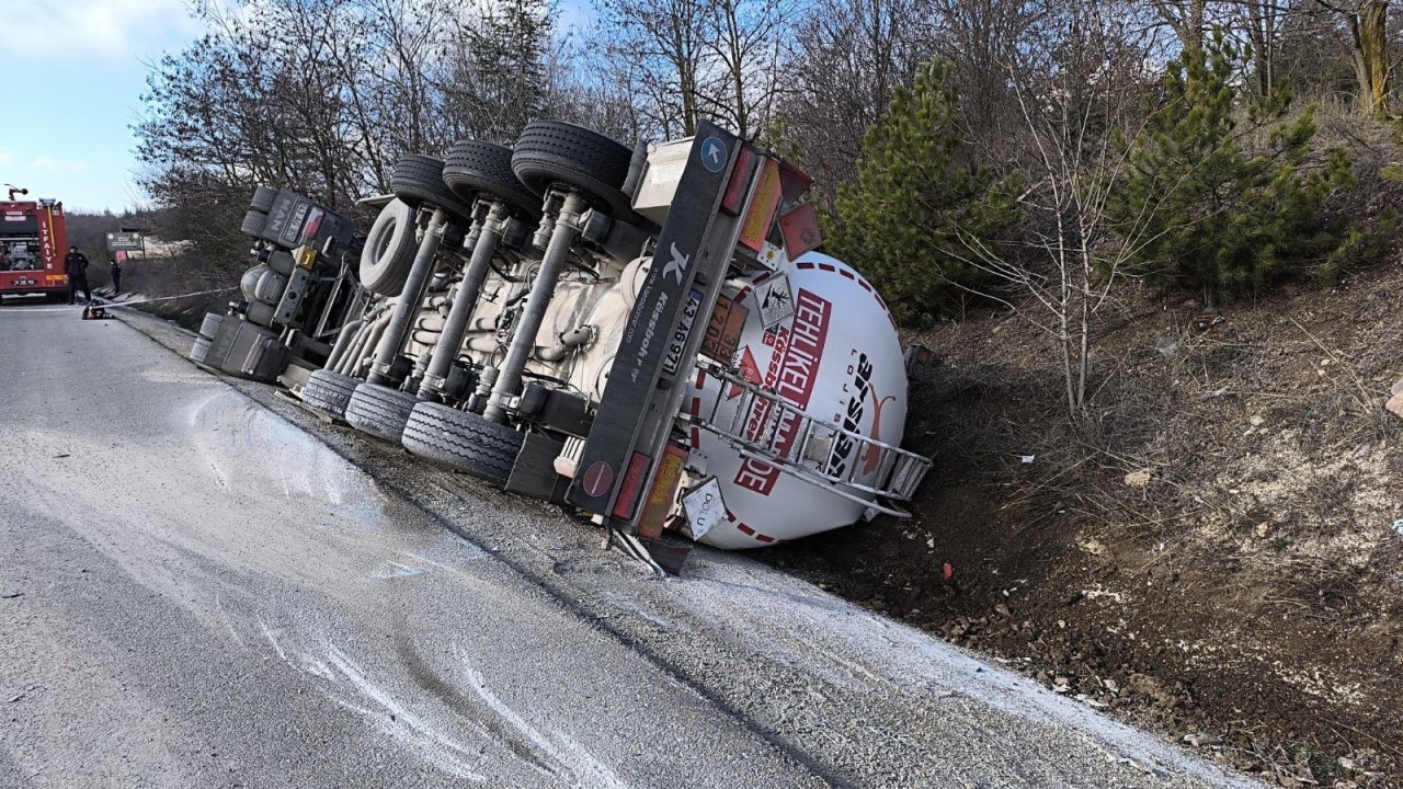 eskisehirde-akaryakit-yuklu-tir-kaza-yapti-2.jpg