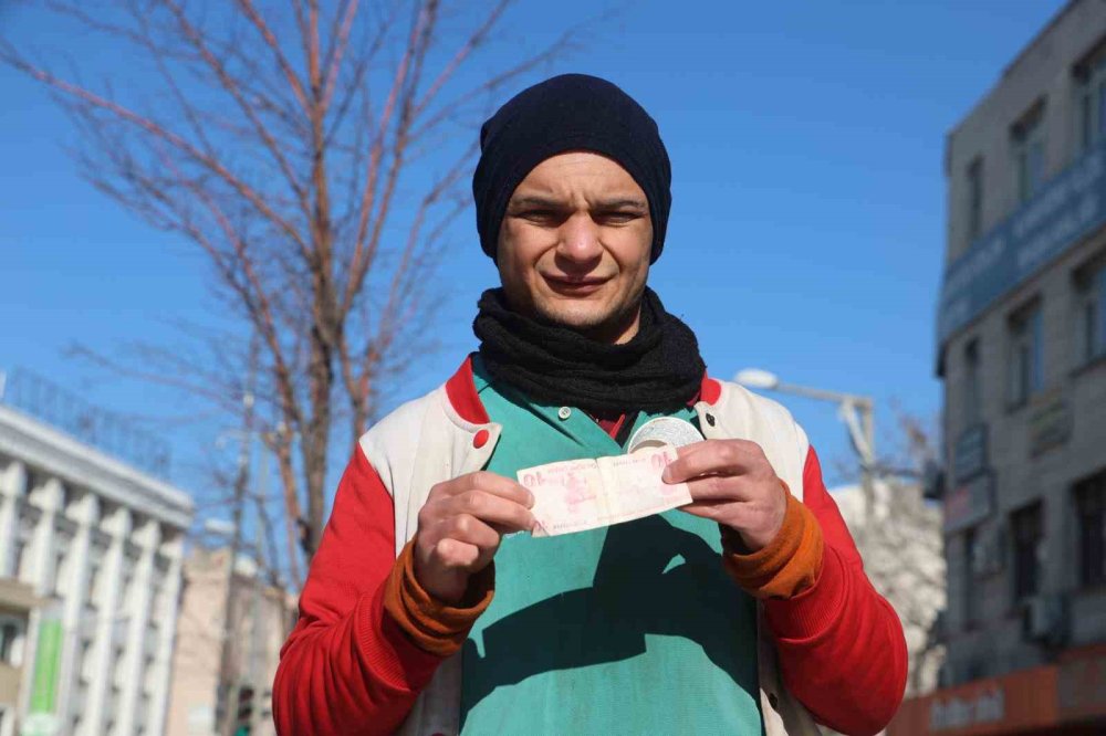 Konya'daki dilenciden çok konuşulacak sözler... 100 bin lira verseler, ben yine kendi işimi seçerim