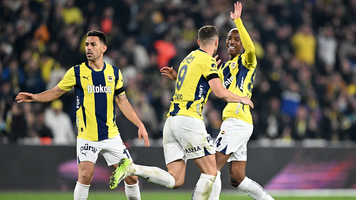 fenerbahceden-rizespor-karsisinda-muthis-geri-donus-ptz8.webp