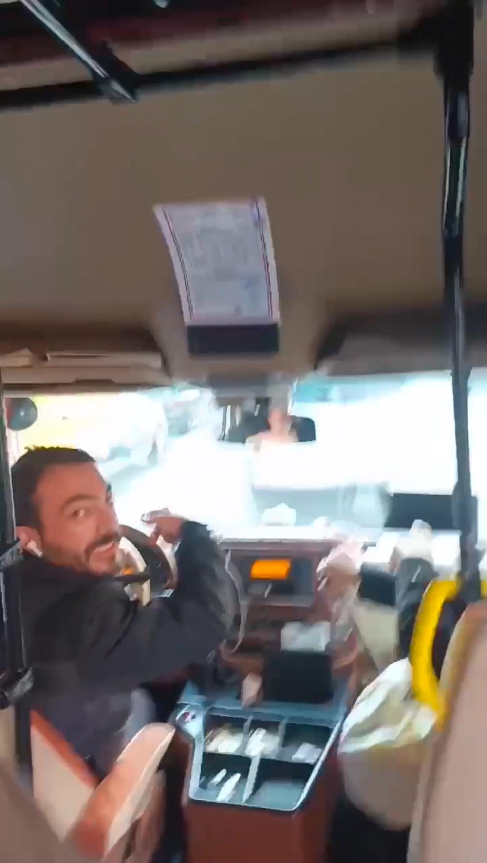 'Stres yüzünden doğuracağım' diyerek indi