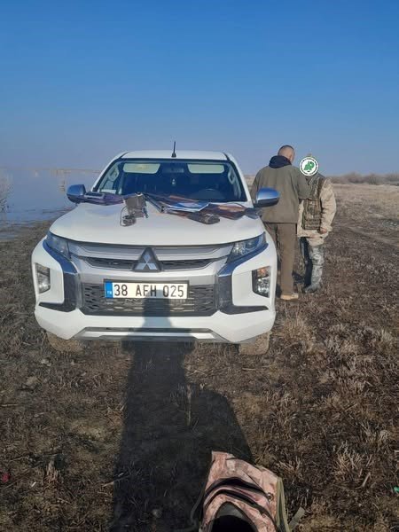 Yakalandılar... Akgöl’de yasa dışı ava geçit yok!