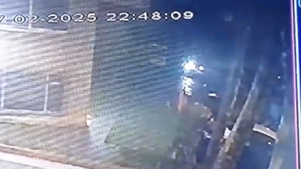 8 aracın üzerine yıkıldı