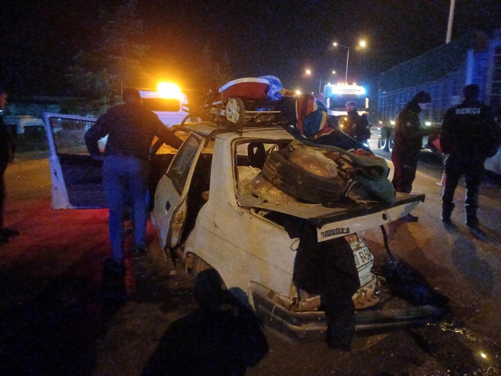 i otomobil çarpıştı: 2'si ağır 5 yaralı