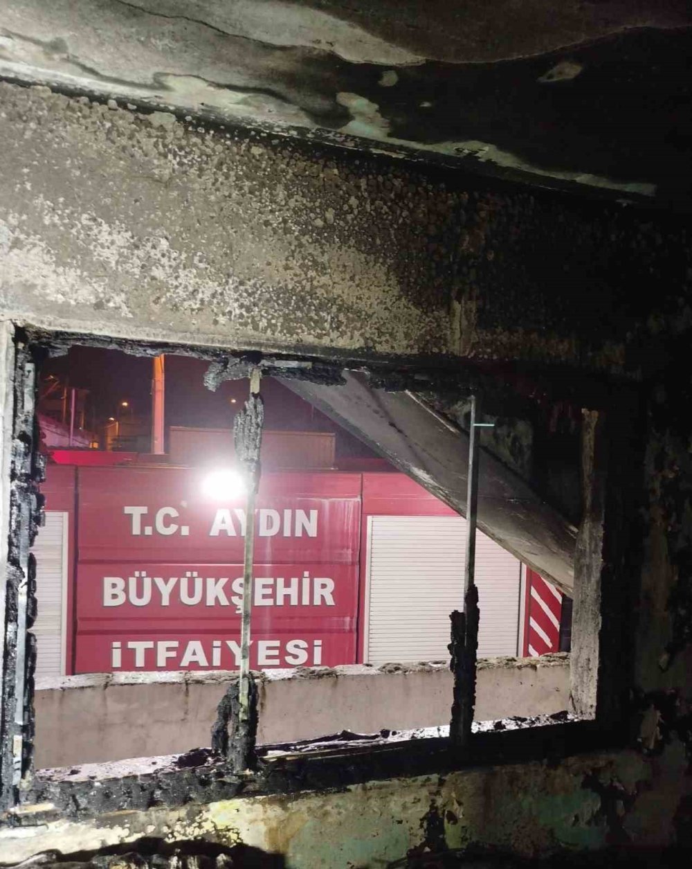 Yaşlı adam yanarak can verdi