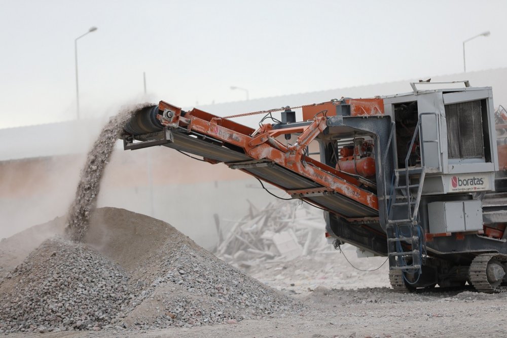 Karatay Belediyesi sahadan topluyor, geleceğe kazandırıyor