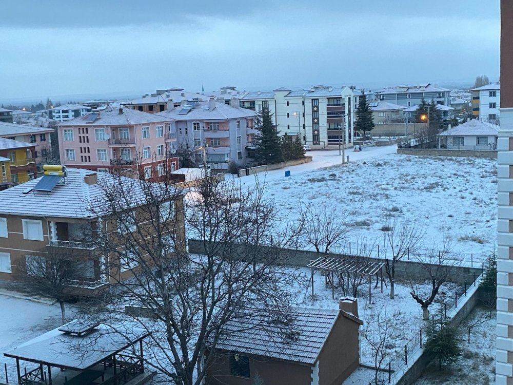 Konya'nın ilçesinde kar yağışı etkili oldu