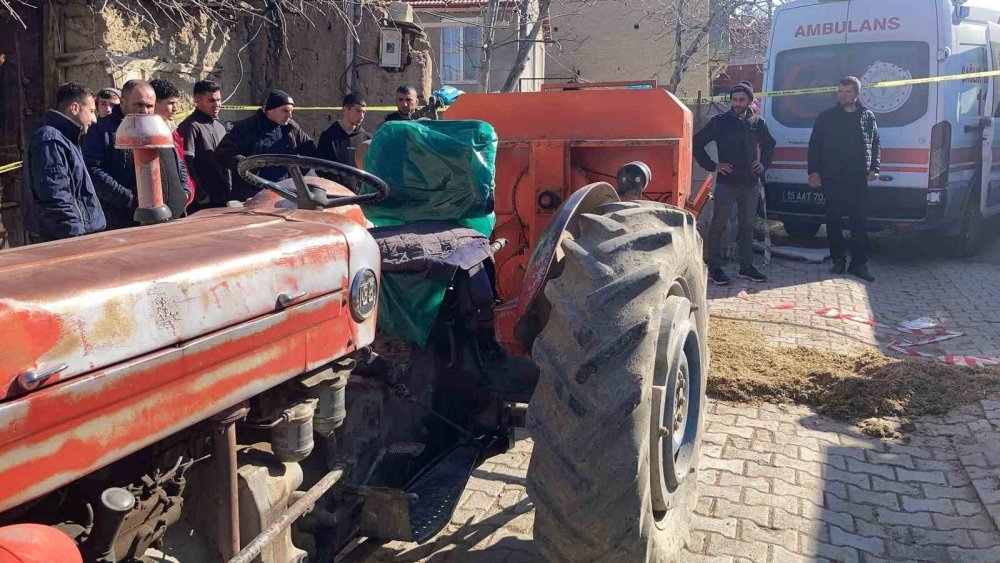 Bir anlık dalgınlık... Yem karma makinesi can aldı