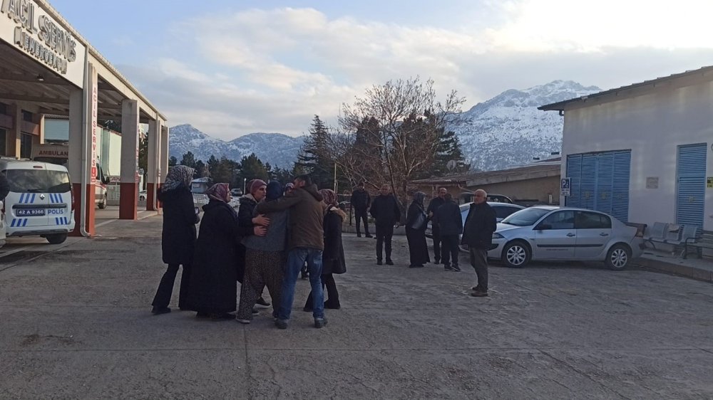 Konya'da minibüsün altında kalan çocuk can verdi