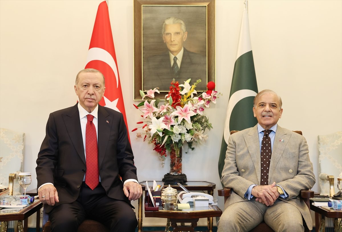 cumhurbaskani-erdogan-pakistan-basbakani-serif-ile-gorustu.jpg
