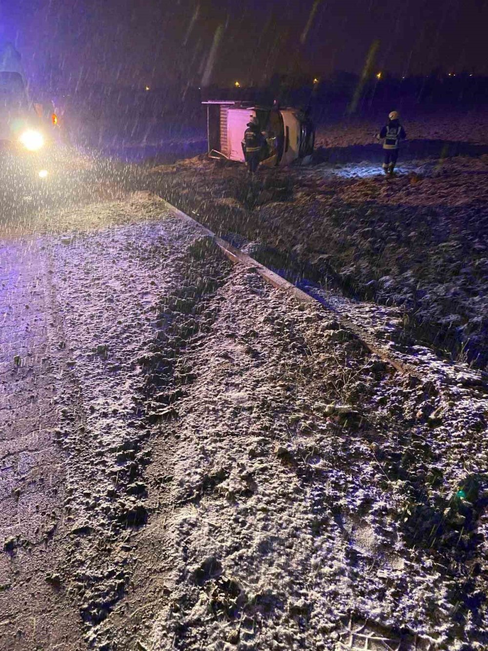 Konya’da kamyonet takla attı: 3 yaralı