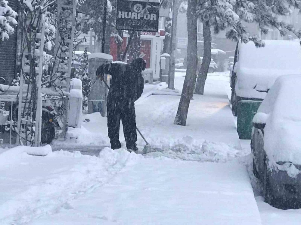 Konya'nın Ereğli ilçesinde kar yağışı etkili oluyor