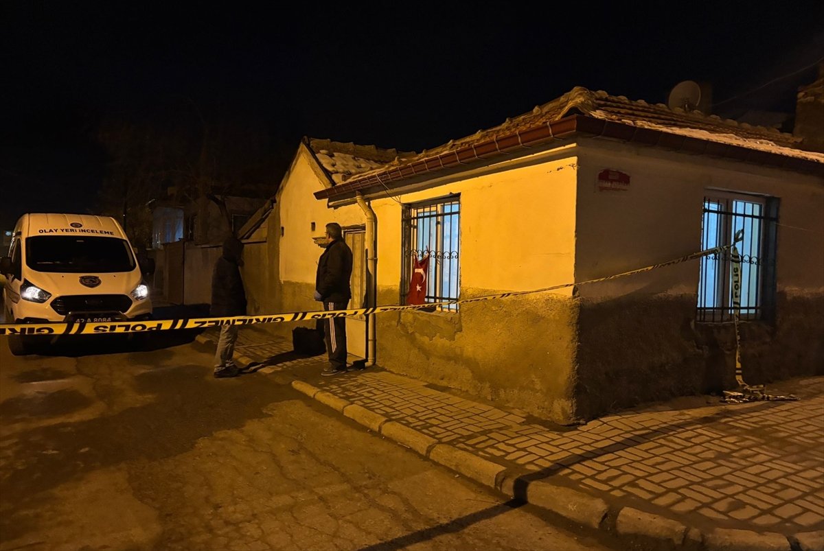konyada-bir-kadin-evinde-bicaklanarak-olduruldu.jpg