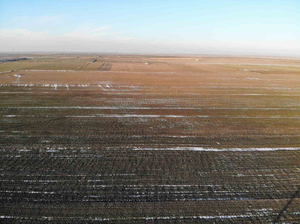 Konya'da kar yağışı çiftçiyi umutlandırdı