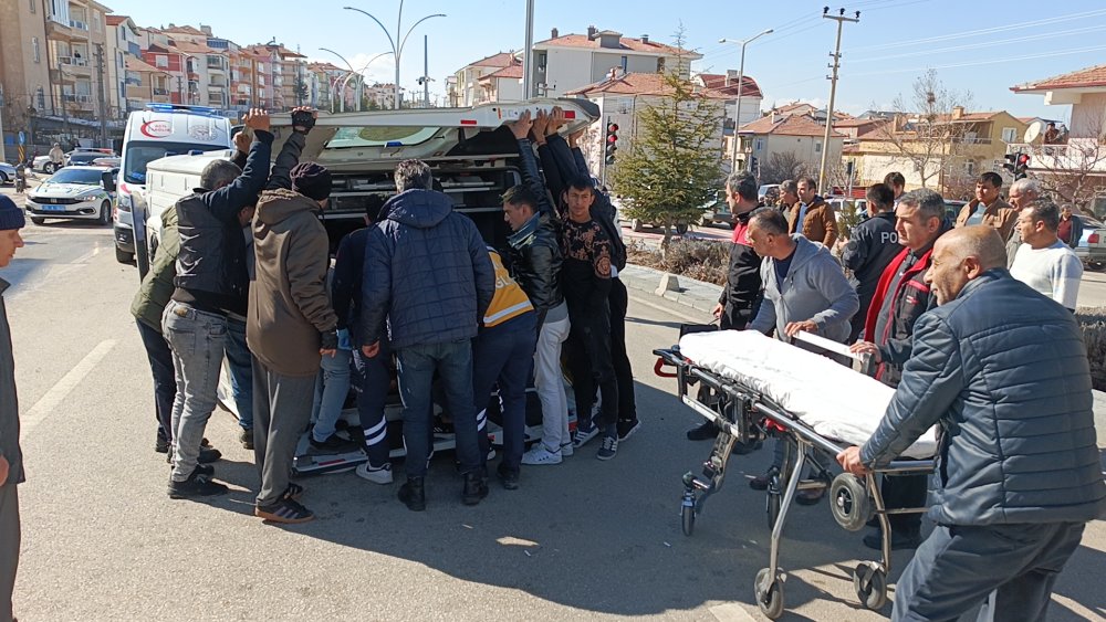 Otomobil ile ambulans çarpıştı! 6 yaralı