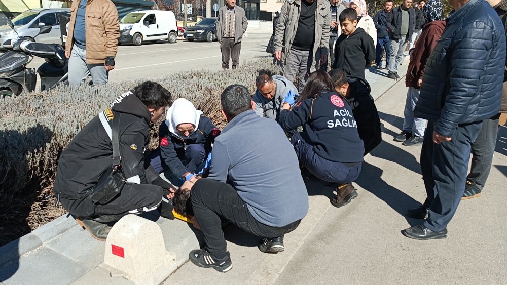 Otomobil ile ambulans çarpıştı! 6 yaralı