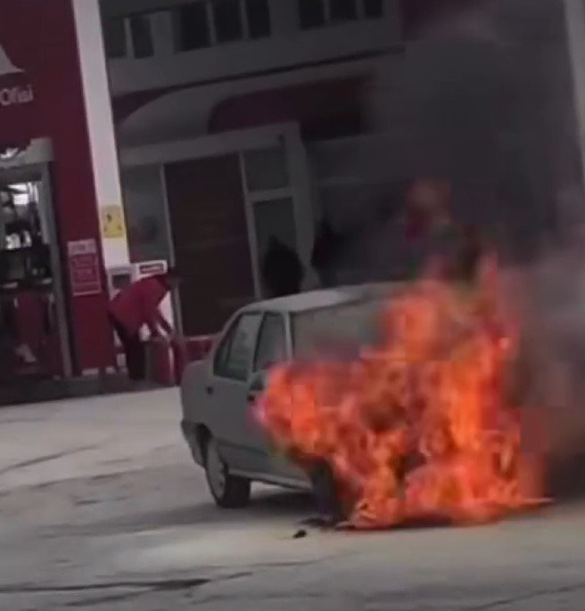 Seyir halindeki alev alev yandı