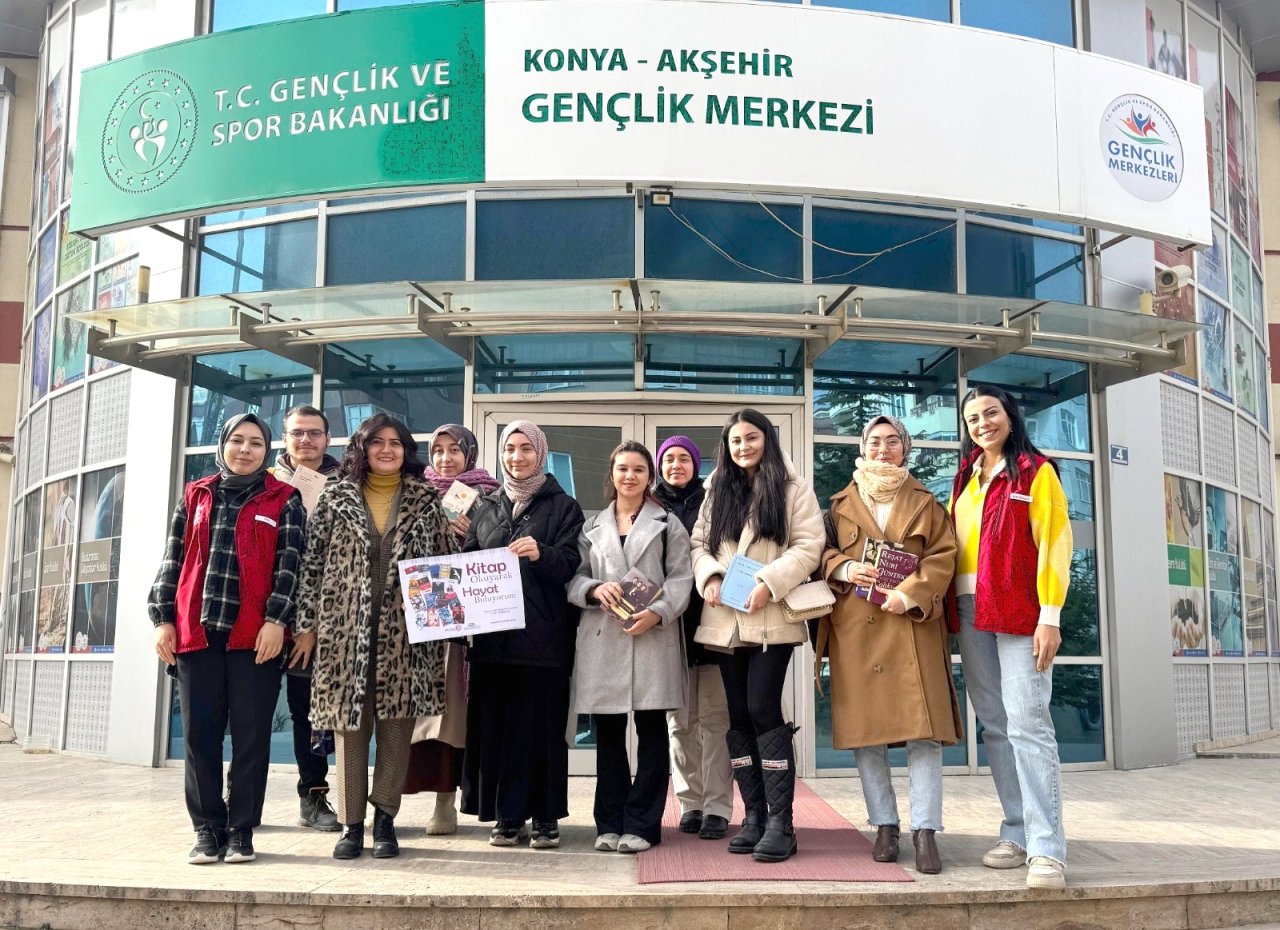 aksehirde-gencler-kitaplarla-bulustu-2.jpg