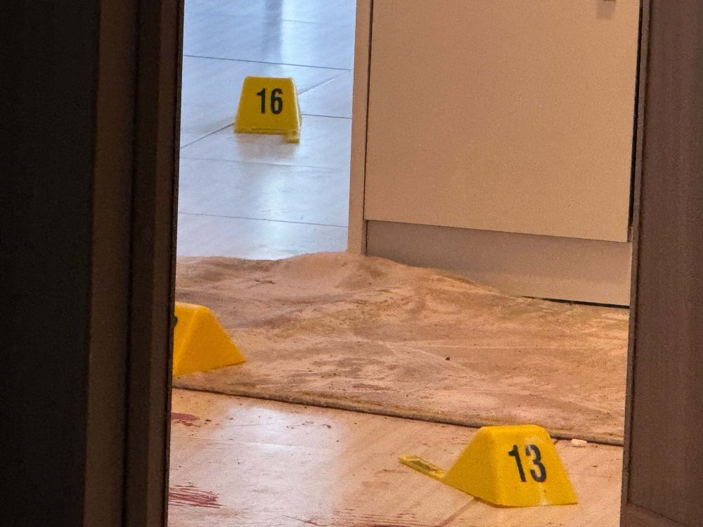 Banyoda başına sert cisimle vurularak öldürülmüş halde bulundu: 3 arkadaşı tutuklandı