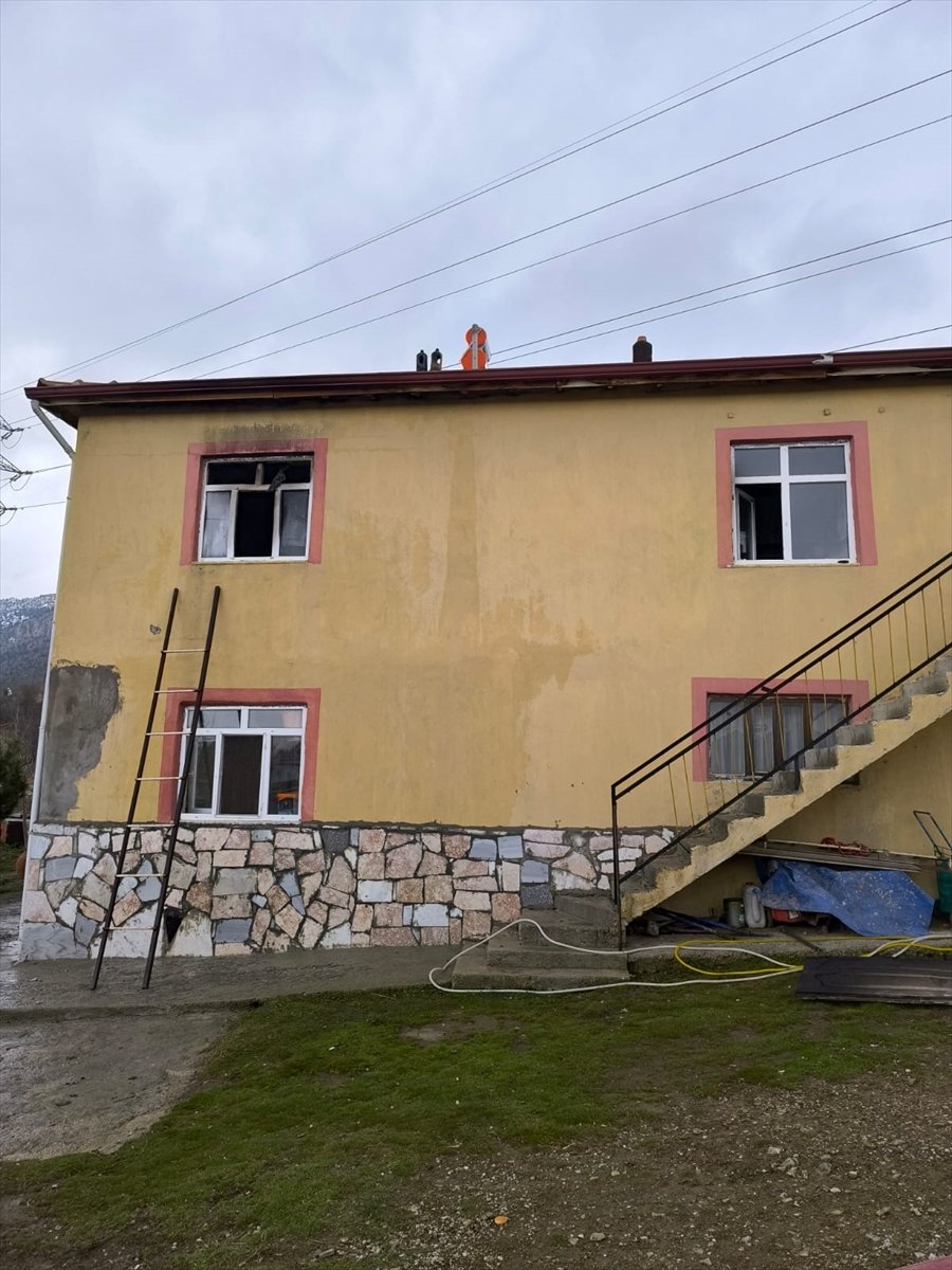 konyada-iki-katli-evde-yangin-1.jpg