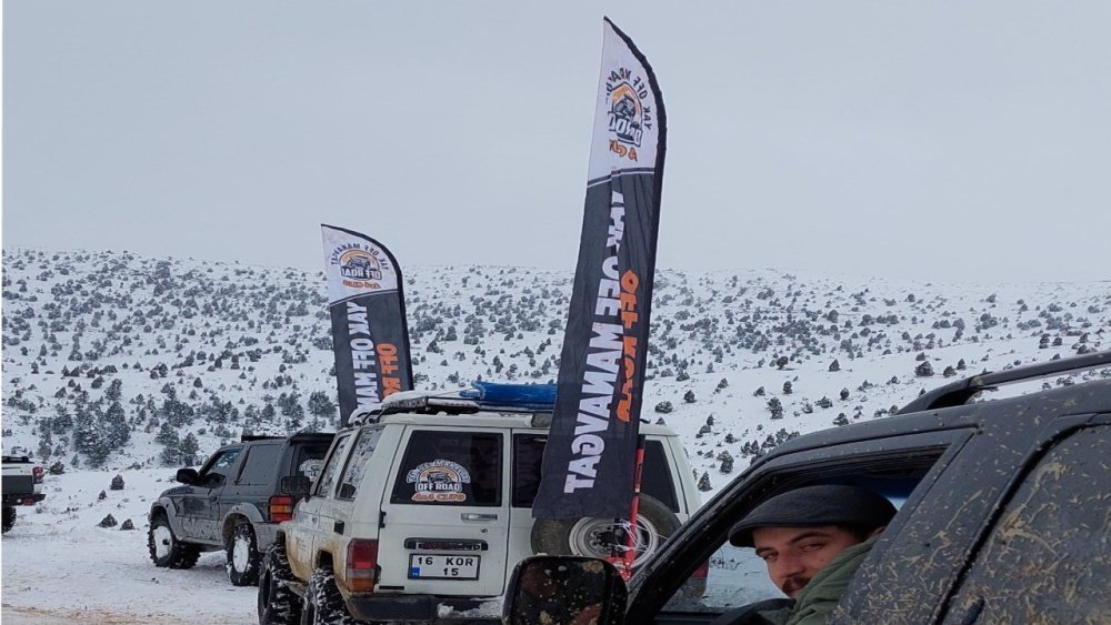 Konya'nın karla kaplı yollarında offroad heyecanı