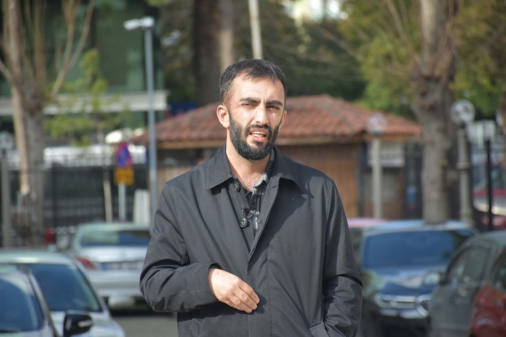 Köpeklerden kaçmak için sığındığı markette darbedilip bıçaklandılar!