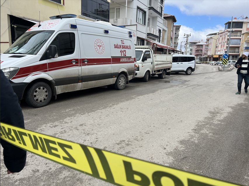 Kahvehanede, çay ocağının başında ölü bulundu