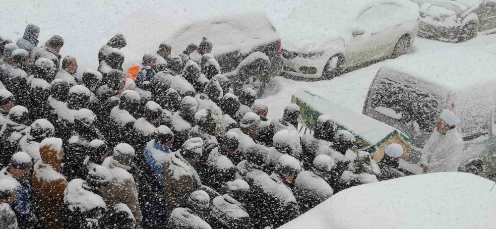 Trafik kazasında hayatını kaybeden genç toprağa verildi