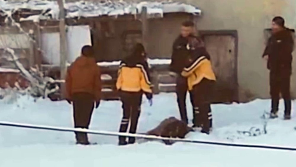 Ailesiyle birlikte yaşadığı evinin yakınındaki karla kaplı arazide ölü bulundu