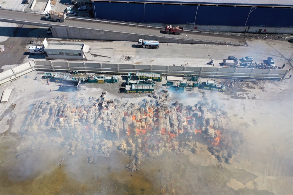 Aydın'da kağıt fabrikası alevlere teslim oldu!