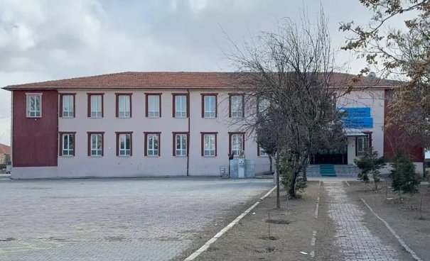 Konya'daki okulda silahlı saldırı... Saldırgan belli oldu! İşte öğretmenin sağlık durumu...