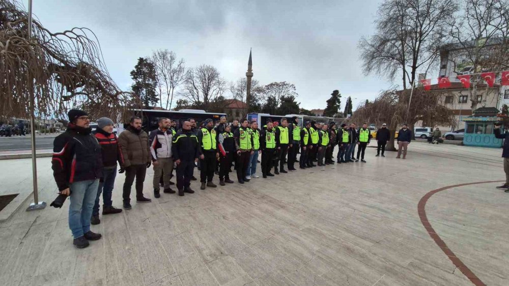 Motosikletlilerden ’katil bariyer’ eylemi