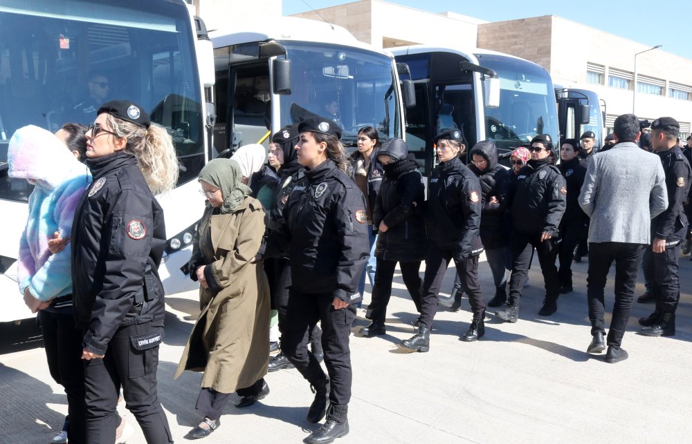 FETÖ'ye yönelik Konya dahil 31 ilde 'Kıskaç-40' operasyonu... 77 şüpheli, adliyede