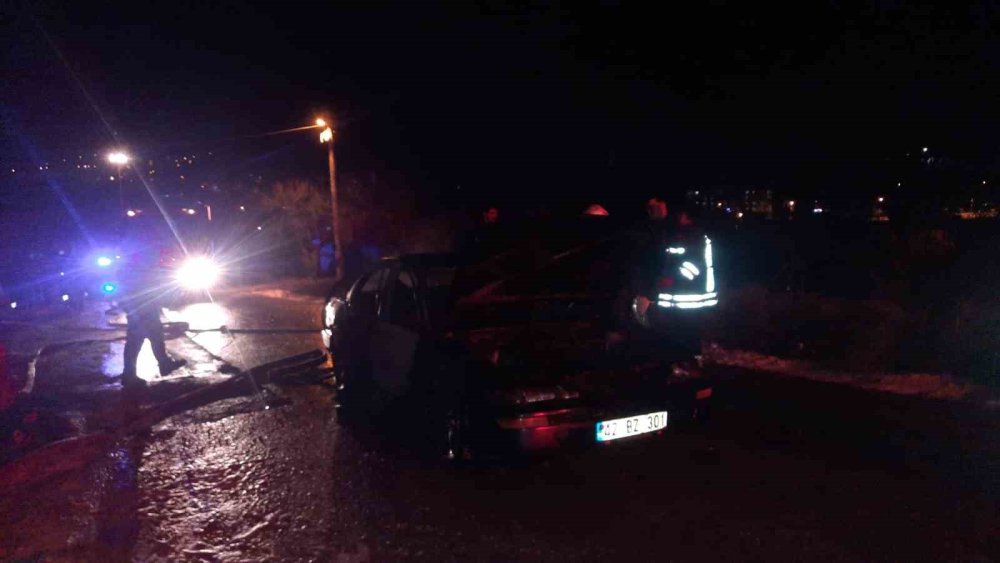 Konya'da otomobilde yangın çıktı: 1 kişi öldü, 2 kişi yaralandı