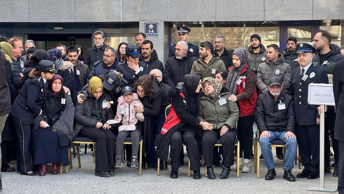 konyada-polis-aracinin-tirla-carpismasi-sonucu-sehit-olan-polis-memuru-onur-sirinin-naasi-duzenlenen-torenin-ardindan-ispartaya-ugurlandi-5.jpg