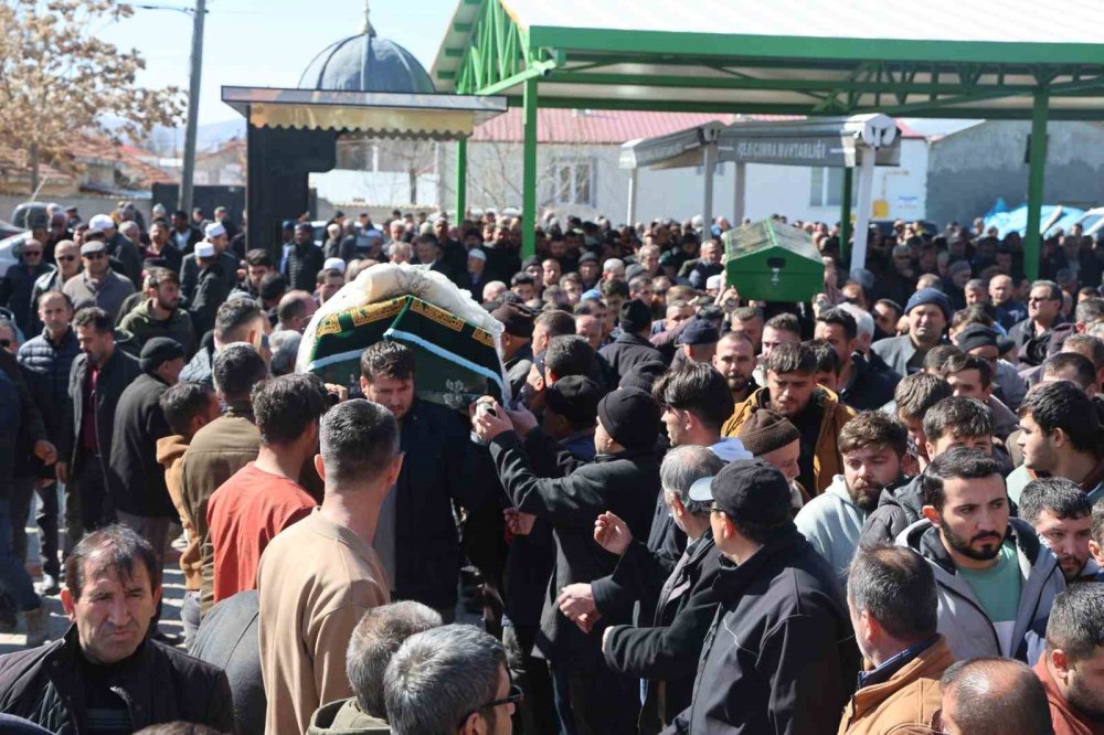 Konya'da bir babanın en acı yükü... Son yolculuklarına uğurlandılar
