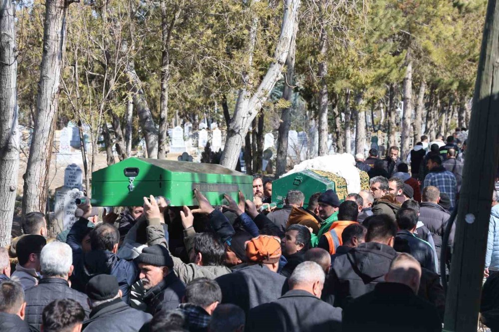 Konya'da bir babanın en acı yükü... Son yolculuklarına uğurlandılar